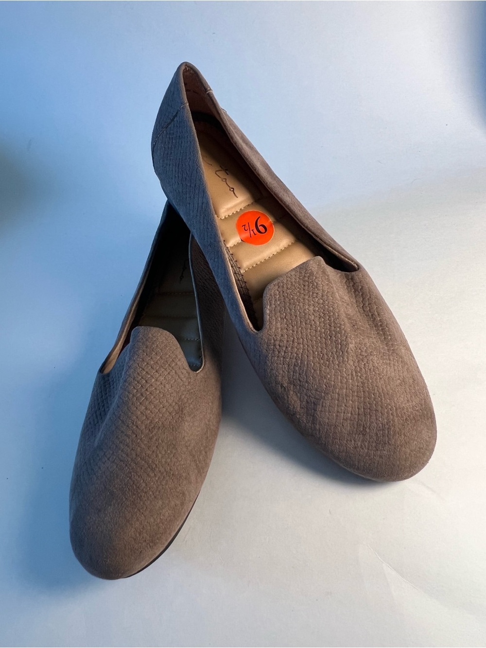 Me Too Women’s ComfortTaupe Slip-On Loafers Size 9.5
